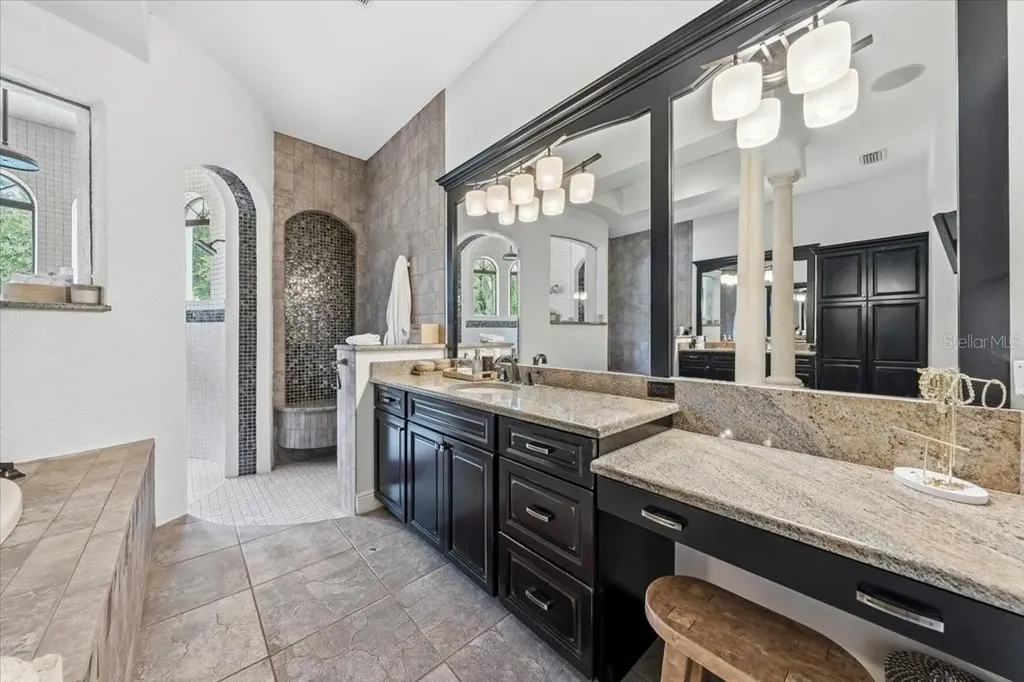 16303 Dunlindale Drive Lithia FL 33547