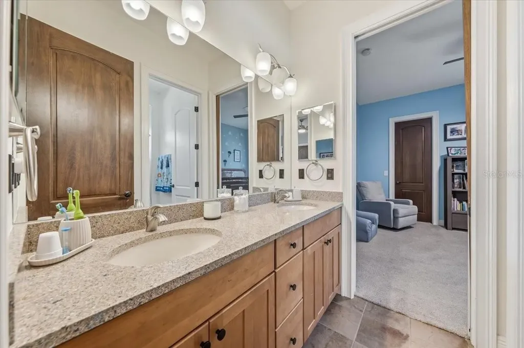 16303 Dunlindale Drive Lithia FL 33547