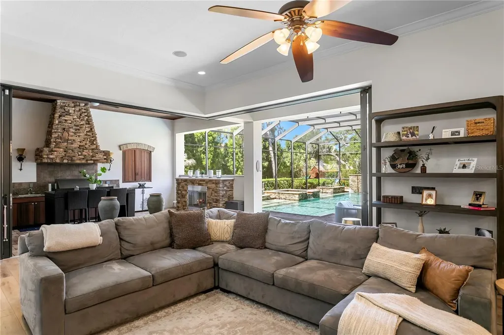 16303 Dunlindale Drive Lithia FL 33547