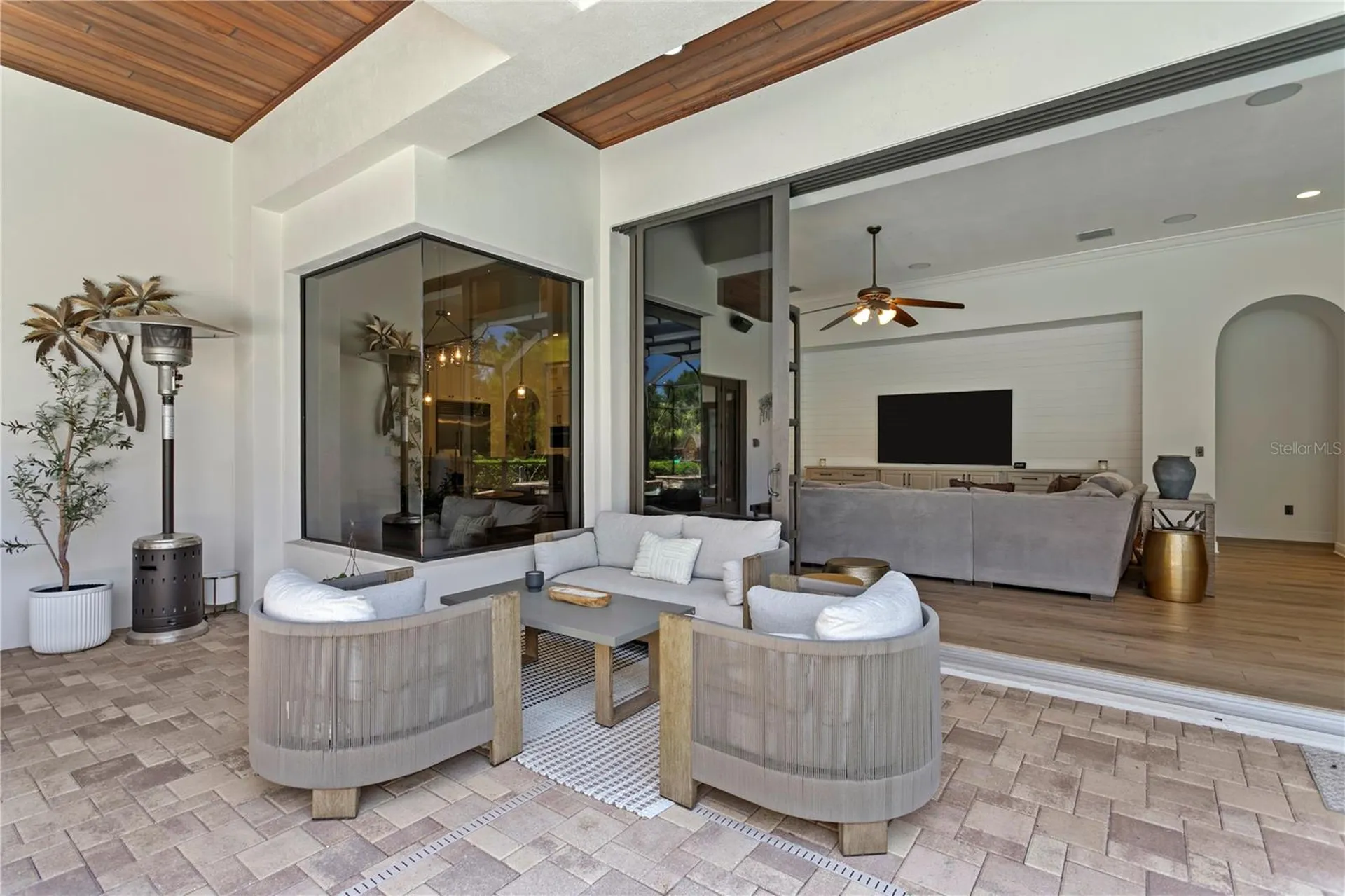 16303 Dunlindale Drive Lithia FL 33547