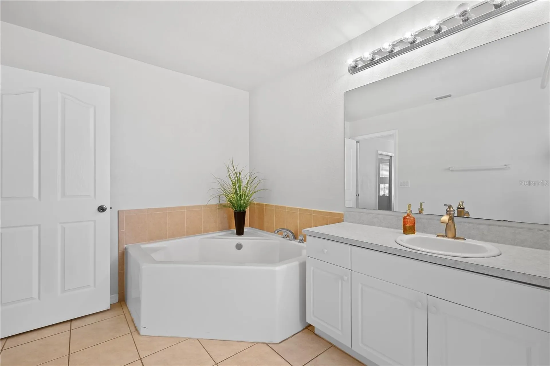 1801 NW 5th Place Cape Coral FL 33993