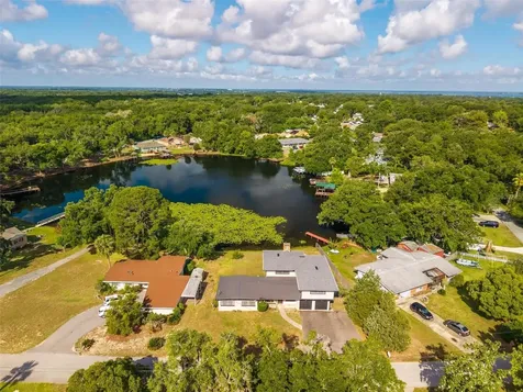 710 Twin Oaks Lane Eustis FL 32726