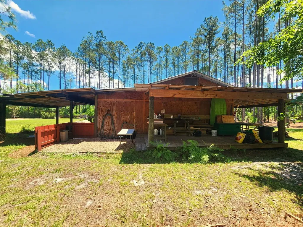 681 S County Road 315 Interlachen FL 32148