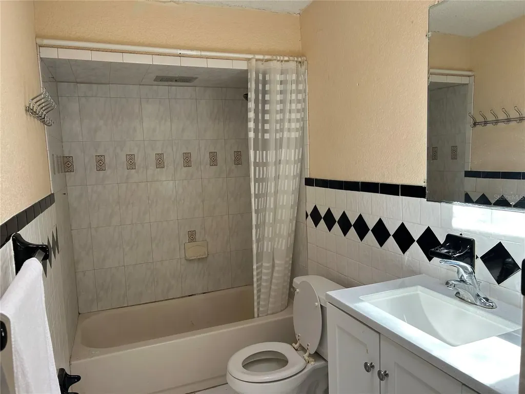 6328 30th Way N St Petersburg FL 33702
