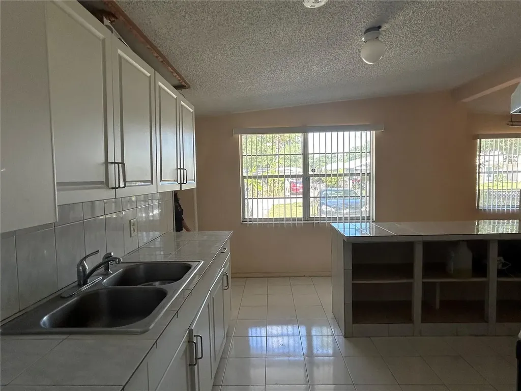 6328 30th Way N St Petersburg FL 33702