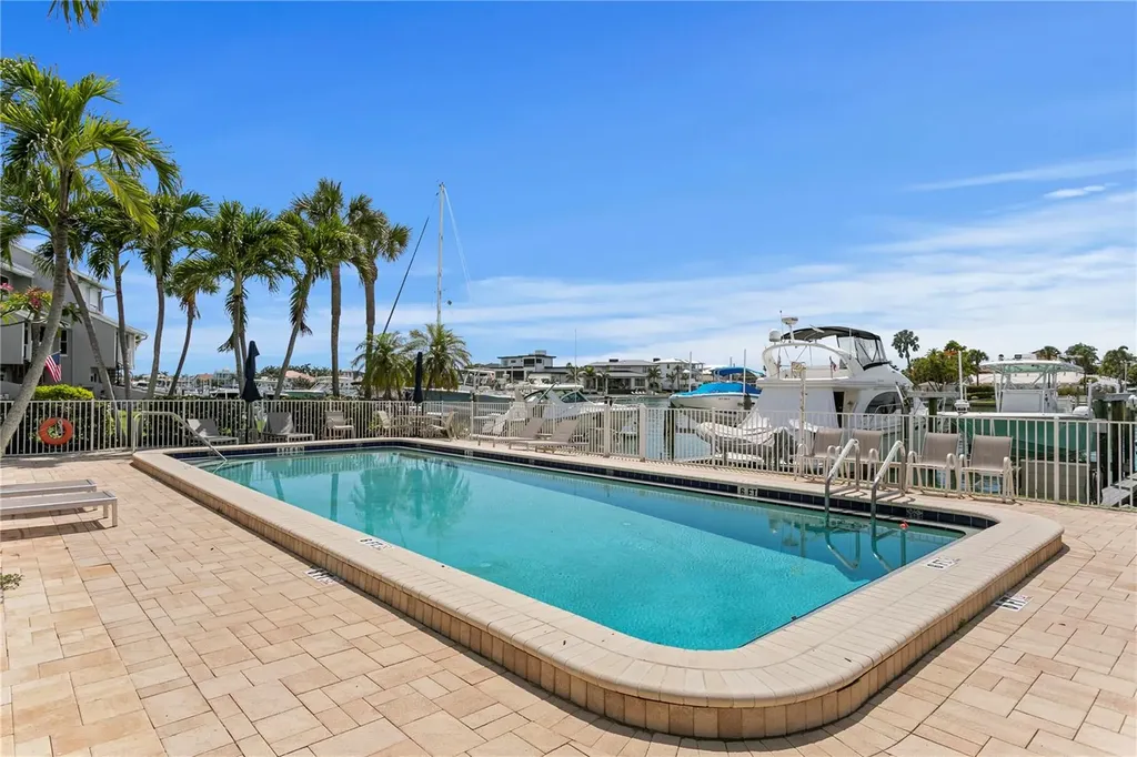 360 Pinellas Bayway S St Petersburg FL 33715