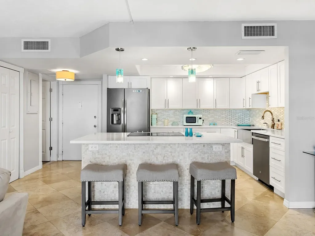 800 Benjamin Franklin Drive Sarasota FL 34236