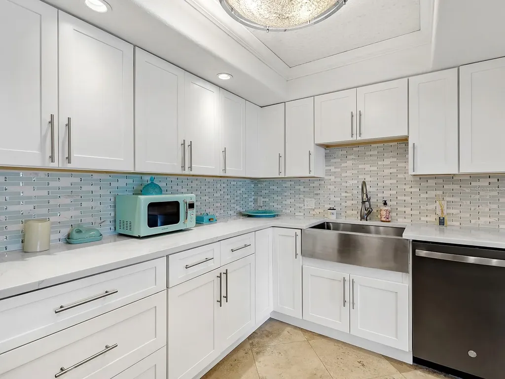 800 Benjamin Franklin Drive Sarasota FL 34236
