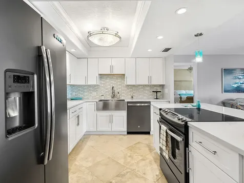 800 Benjamin Franklin Drive Sarasota FL 34236