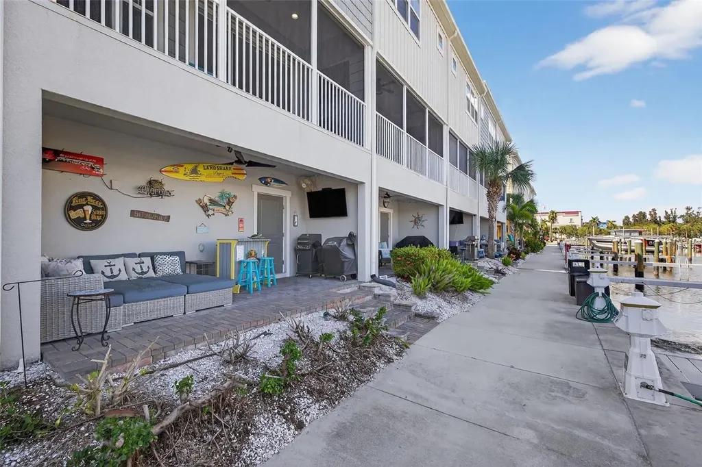 6080 Moorings Drive S St Petersburg FL 33712