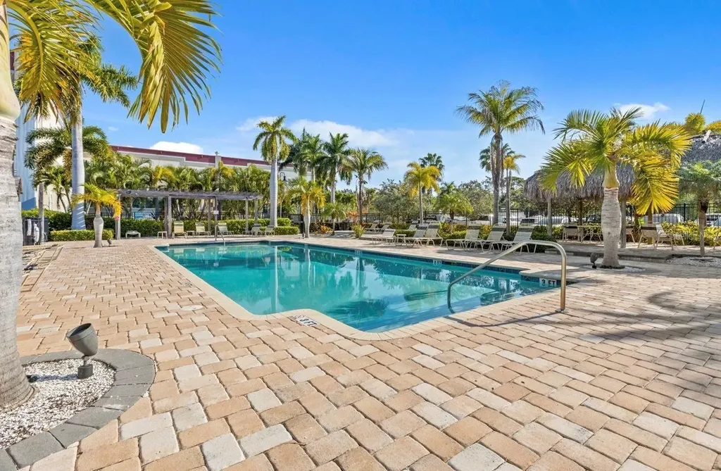 6080 Moorings Drive S St Petersburg FL 33712
