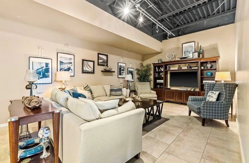 6080 Moorings Drive S St Petersburg FL 33712