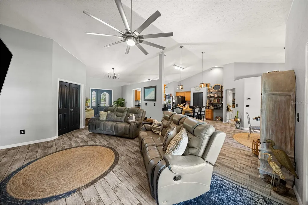 495 Fisher Road Ocklawaha FL 32179