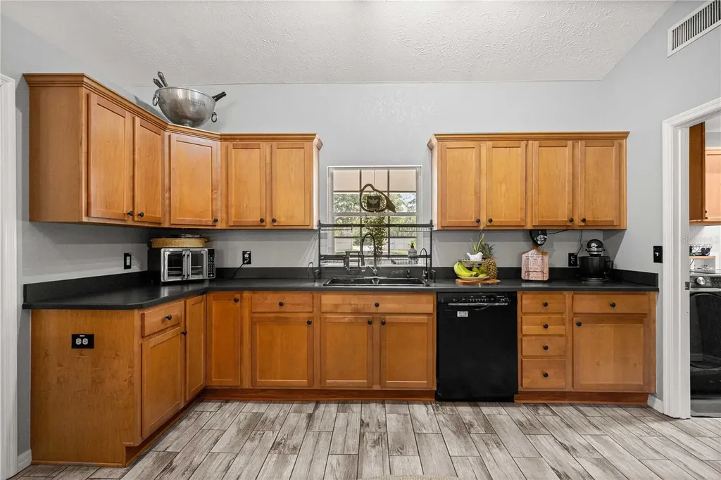 495 Fisher Road Ocklawaha FL 32179