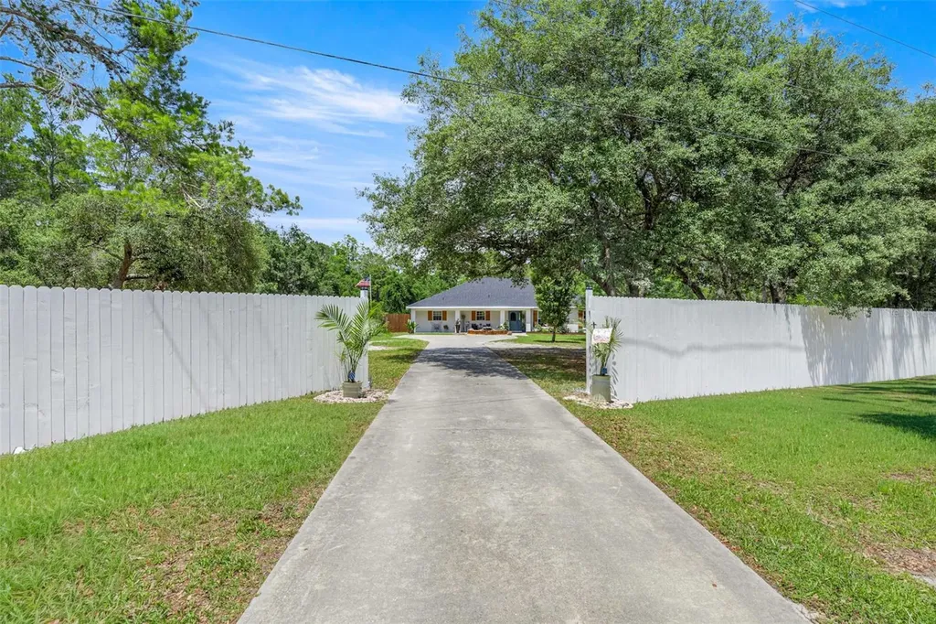 495 Fisher Road Ocklawaha FL 32179