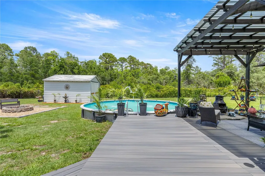 495 Fisher Road Ocklawaha FL 32179