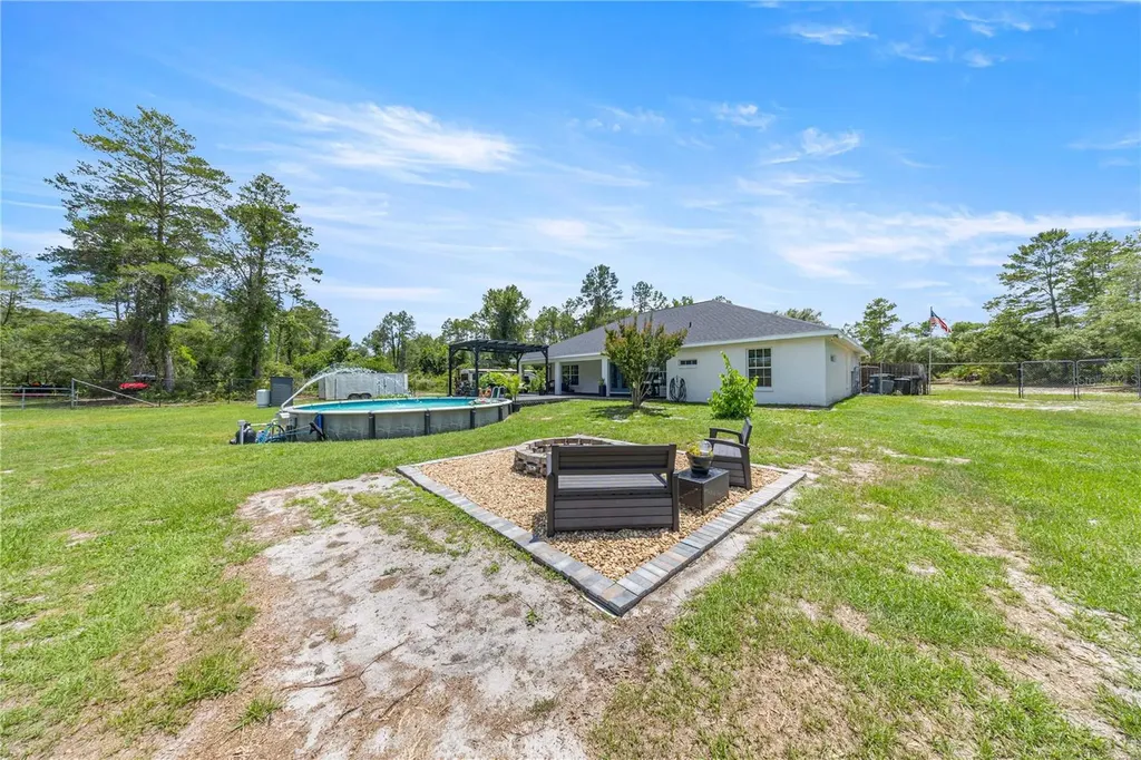 495 Fisher Road Ocklawaha FL 32179