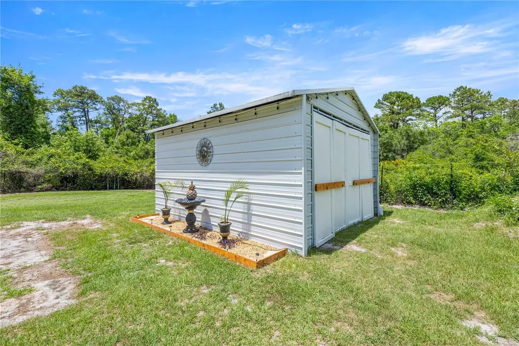 495 Fisher Road Ocklawaha FL 32179
