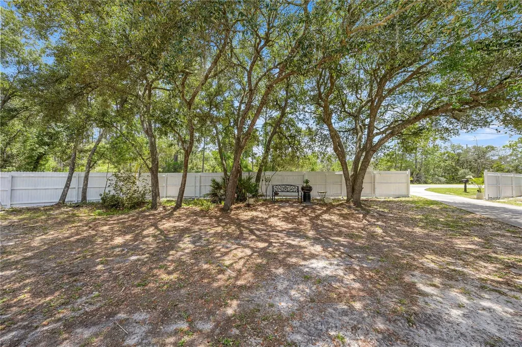 495 Fisher Road Ocklawaha FL 32179