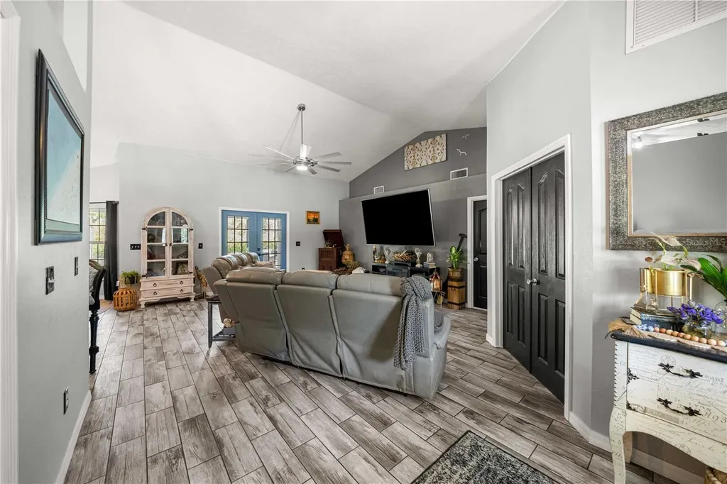 495 Fisher Road Ocklawaha FL 32179