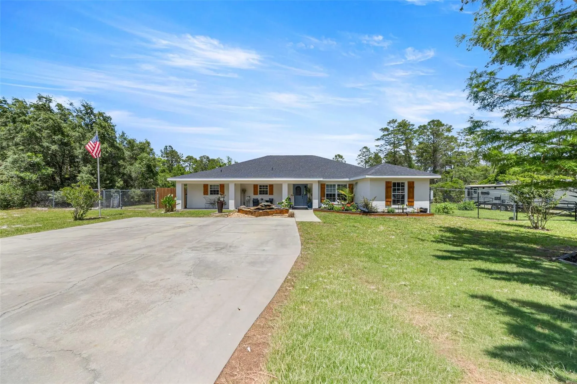 495 Fisher Road Ocklawaha FL 32179