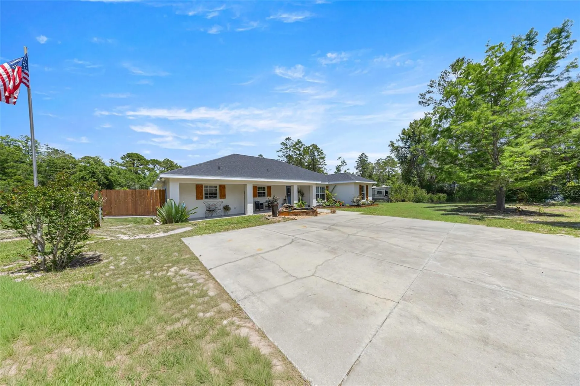 495 Fisher Road Ocklawaha FL 32179