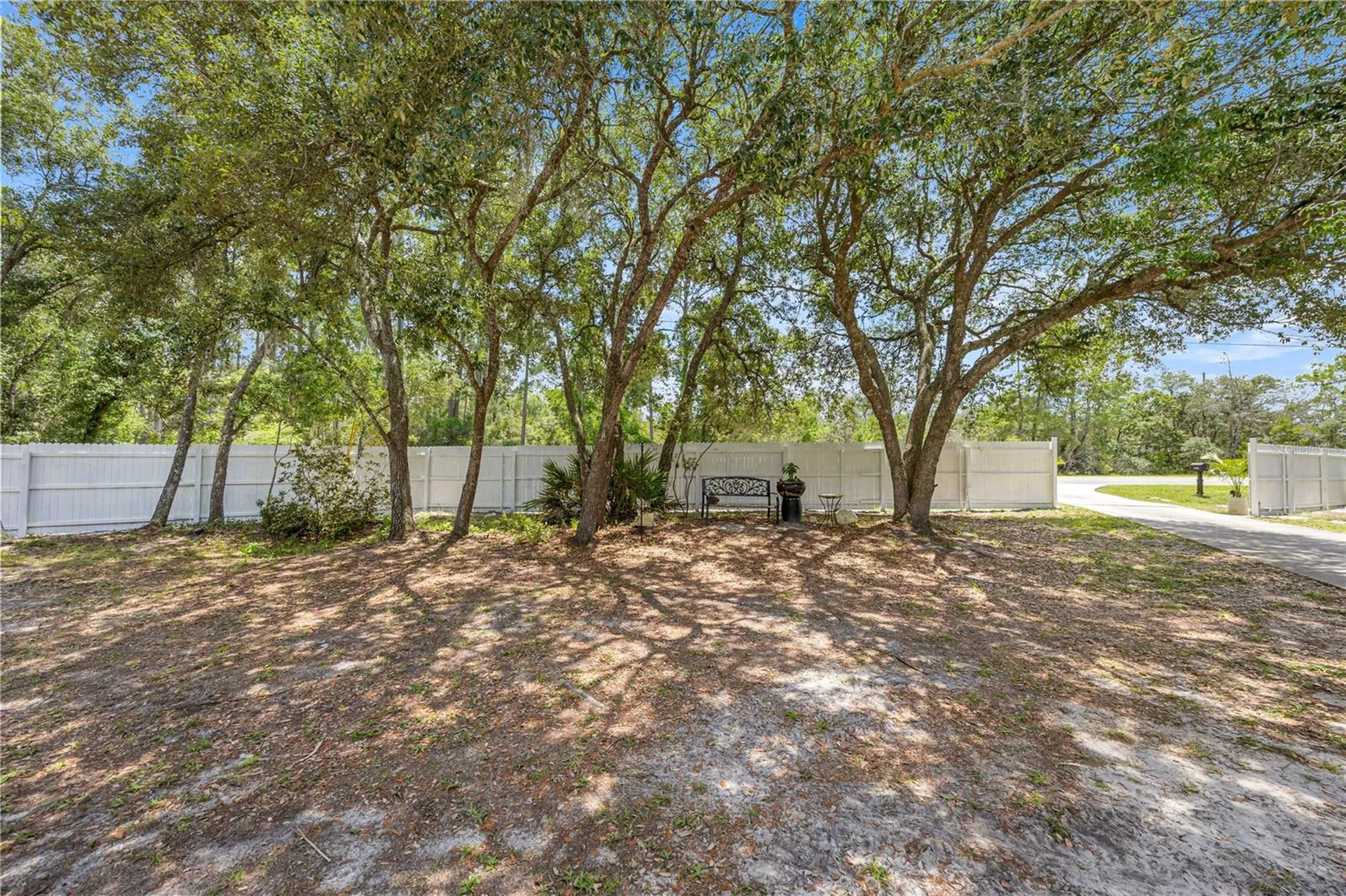 495 Fisher Road Ocklawaha FL 32179
