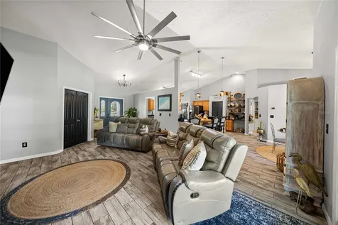 495 Fisher Road Ocklawaha FL 32179