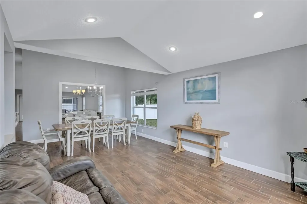 4909 6th Avenue E Bradenton FL 34208