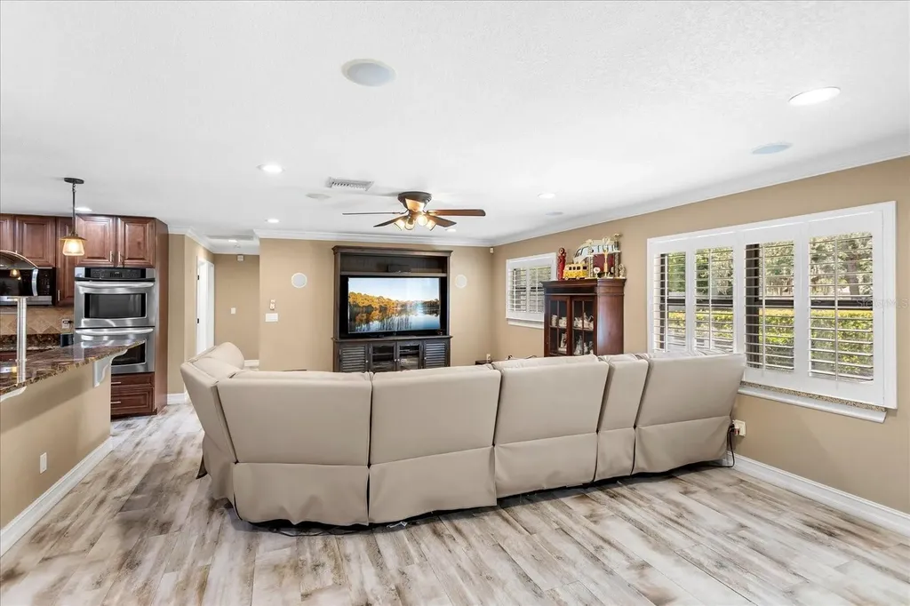 524 Eden Park Altamonte Springs FL 32714