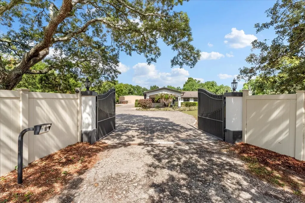 524 Eden Park Altamonte Springs FL 32714