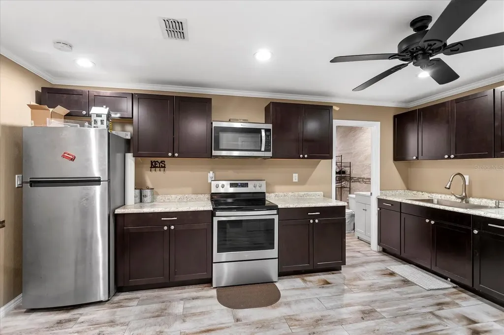 524 Eden Park Altamonte Springs FL 32714