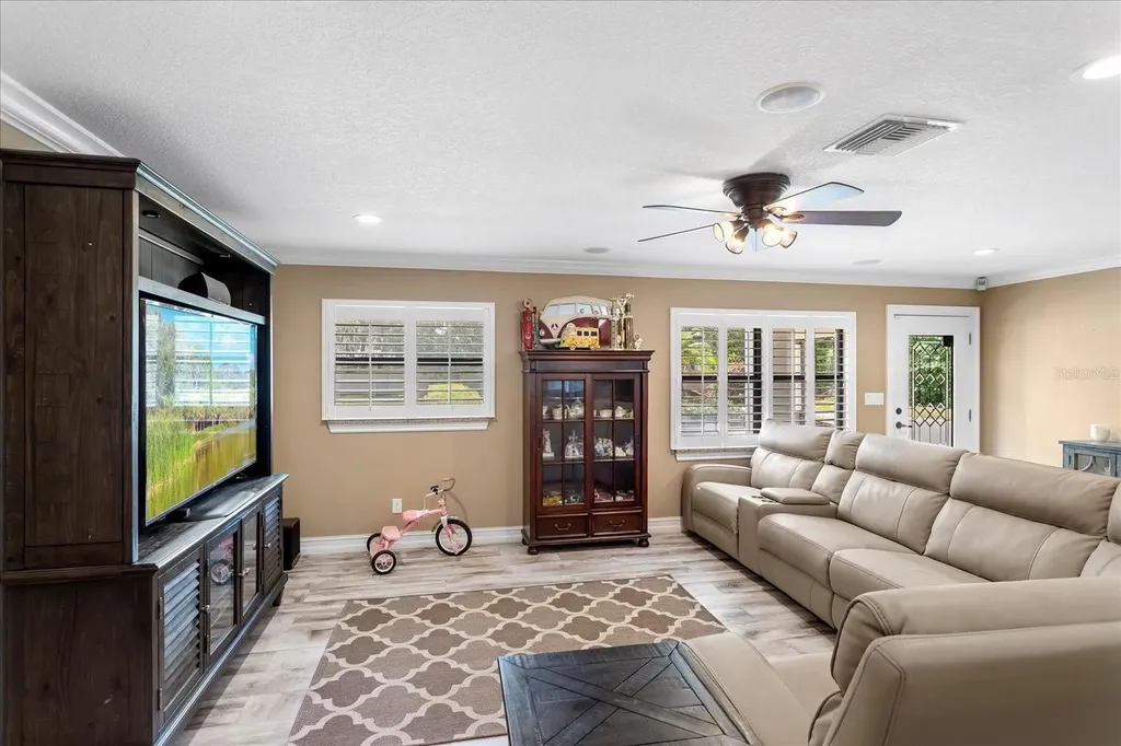 524 Eden Park Altamonte Springs FL 32714
