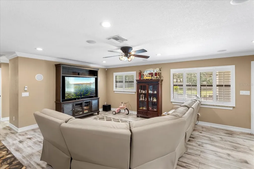 524 Eden Park Altamonte Springs FL 32714