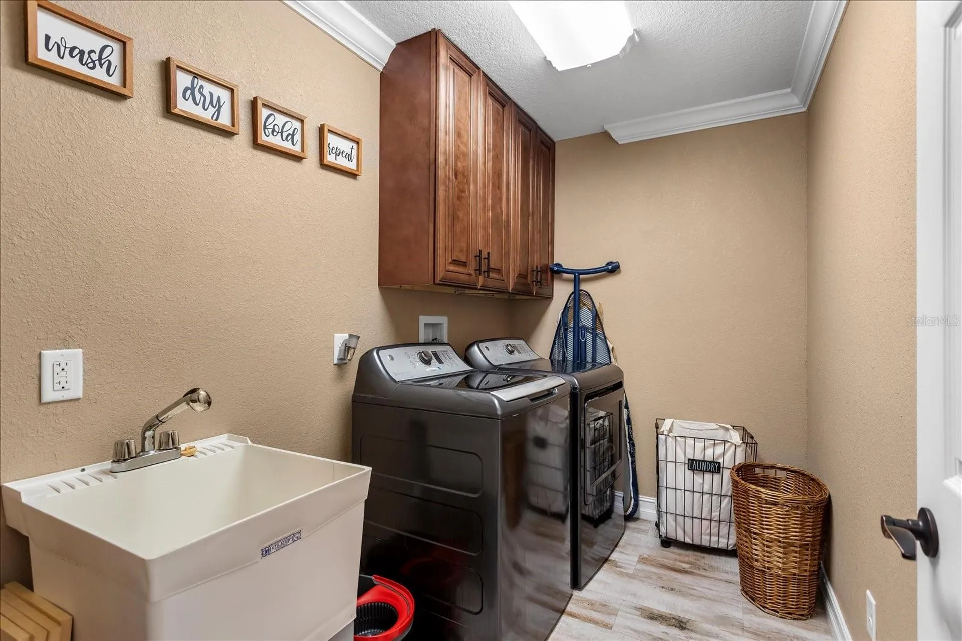 524 Eden Park Altamonte Springs FL 32714