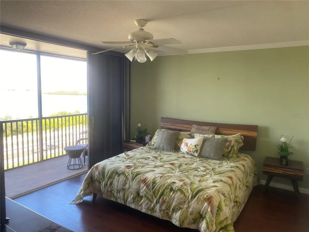 7100 Sunshine Skyway Lane S St Petersburg FL 33711