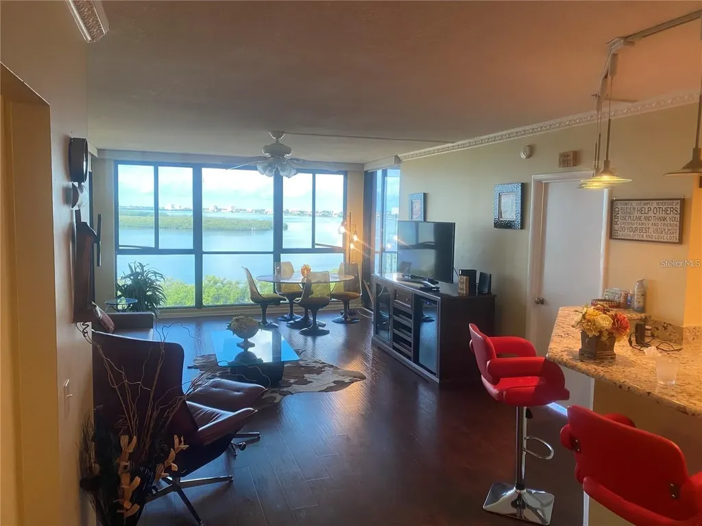 7100 Sunshine Skyway Lane S St Petersburg FL 33711
