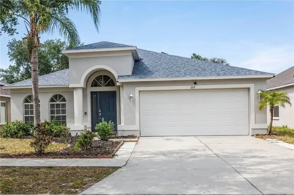 210 Smokey Hill Avenue Ruskin FL 33570