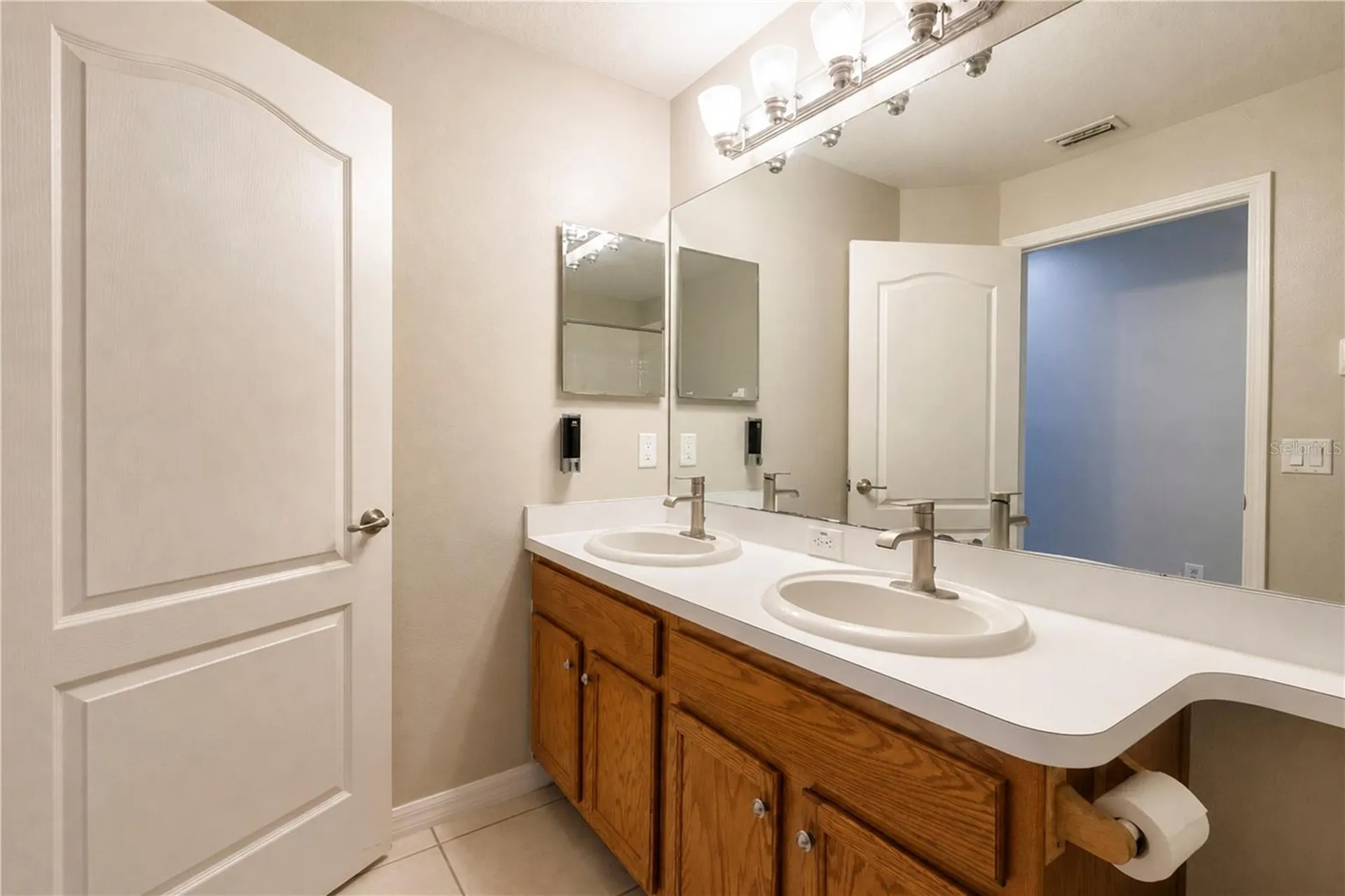 210 Smokey Hill Avenue Ruskin FL 33570