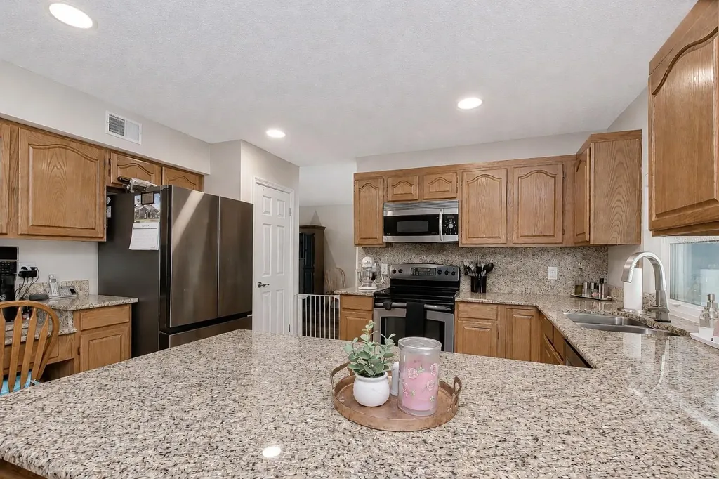 1227 Rainbrook Circle Valrico FL 33596