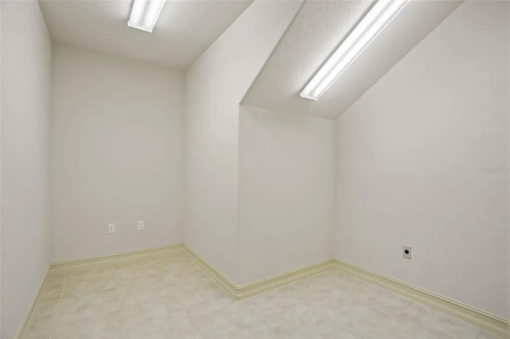 26207 Avenida Las Colinas Howey In The Hills FL 34737