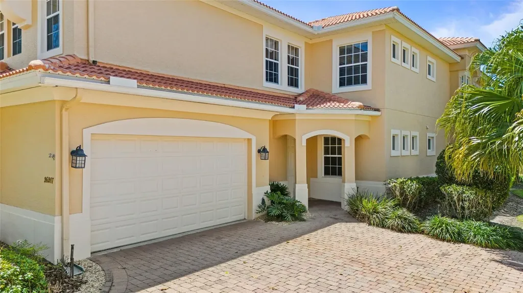 26207 Avenida Las Colinas Howey In The Hills FL 34737