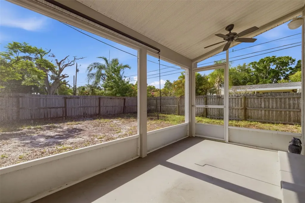 4558 25th Avenue N St Petersburg FL 33713
