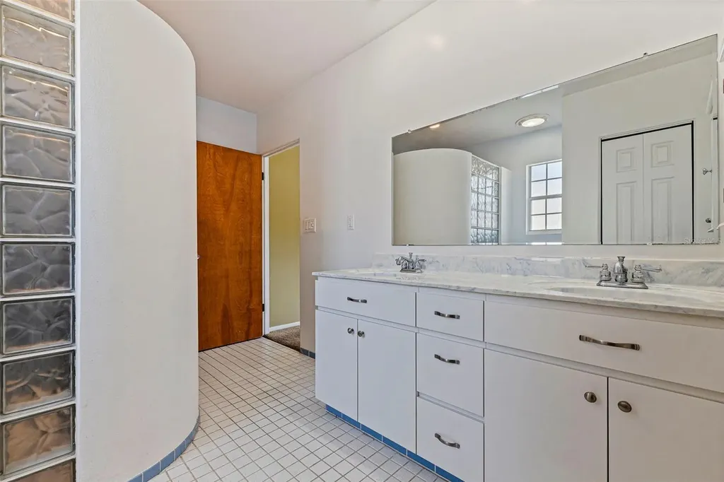 4558 25th Avenue N St Petersburg FL 33713