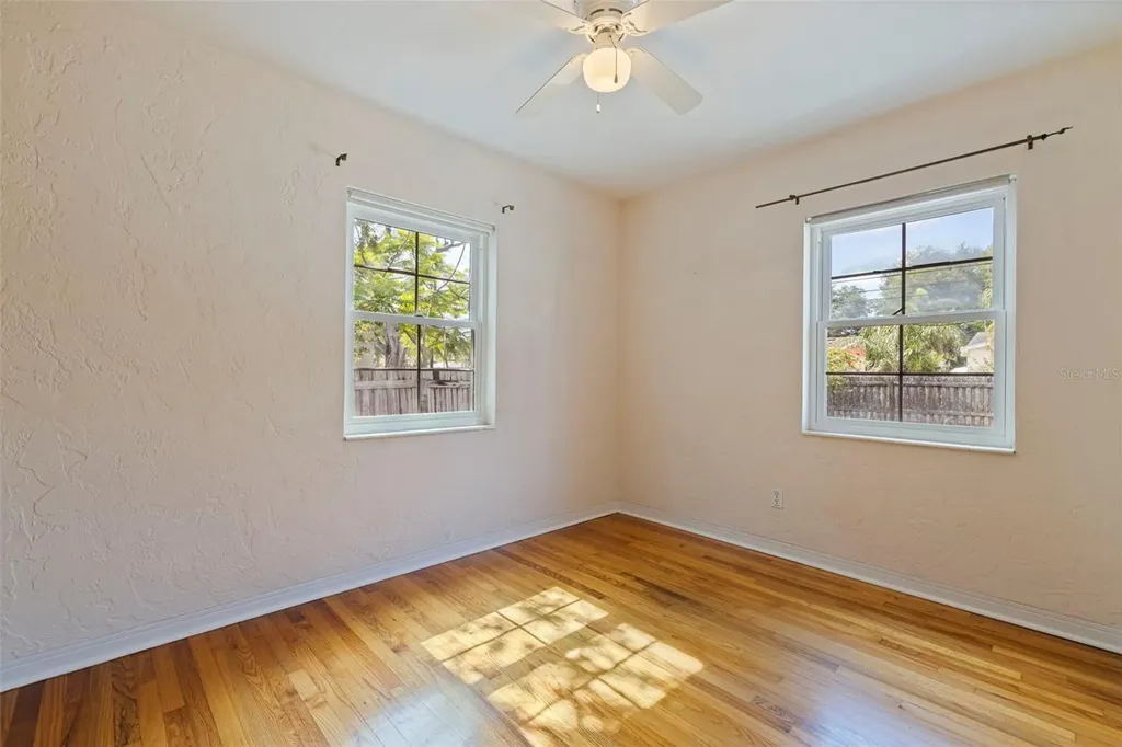 4558 25th Avenue N St Petersburg FL 33713