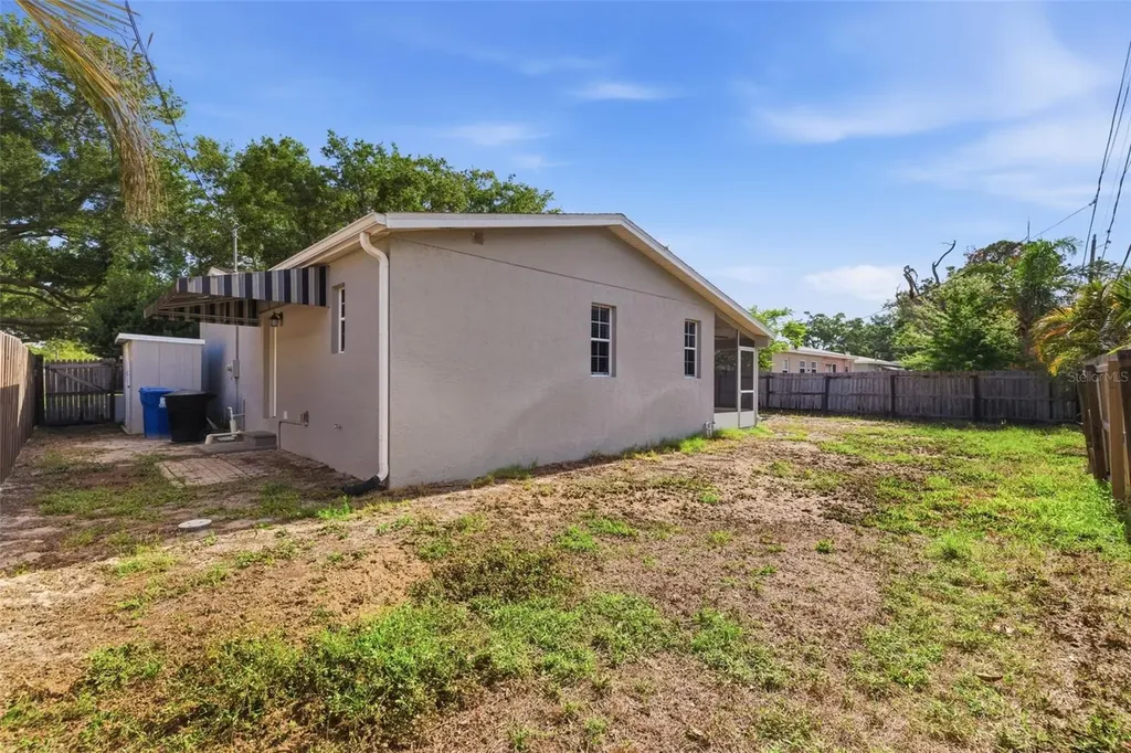4558 25th Avenue N St Petersburg FL 33713