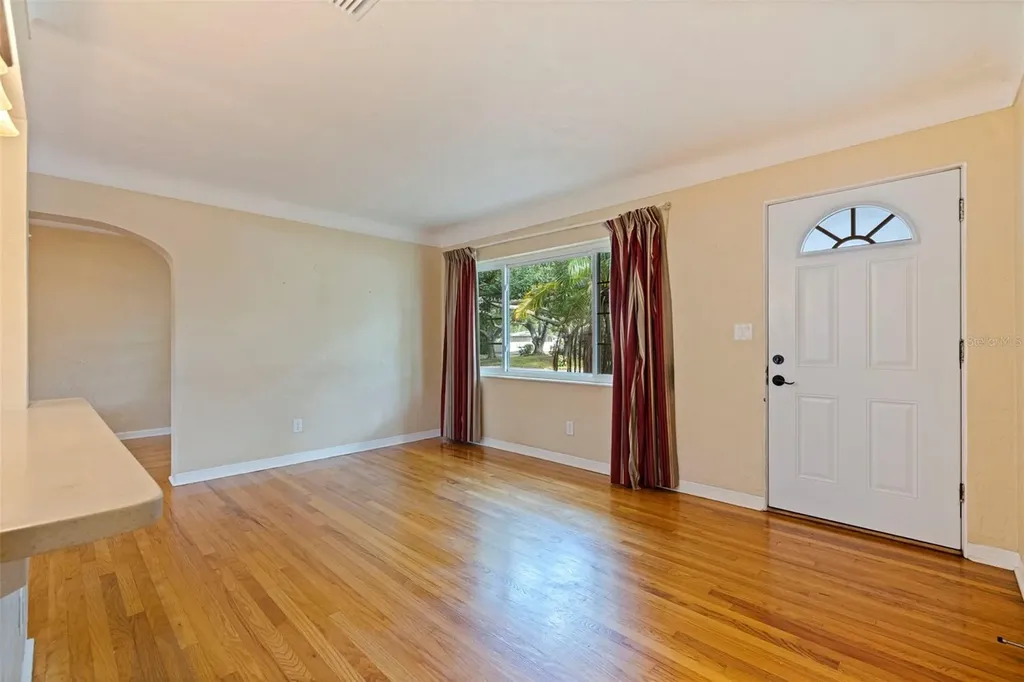 4558 25th Avenue N St Petersburg FL 33713
