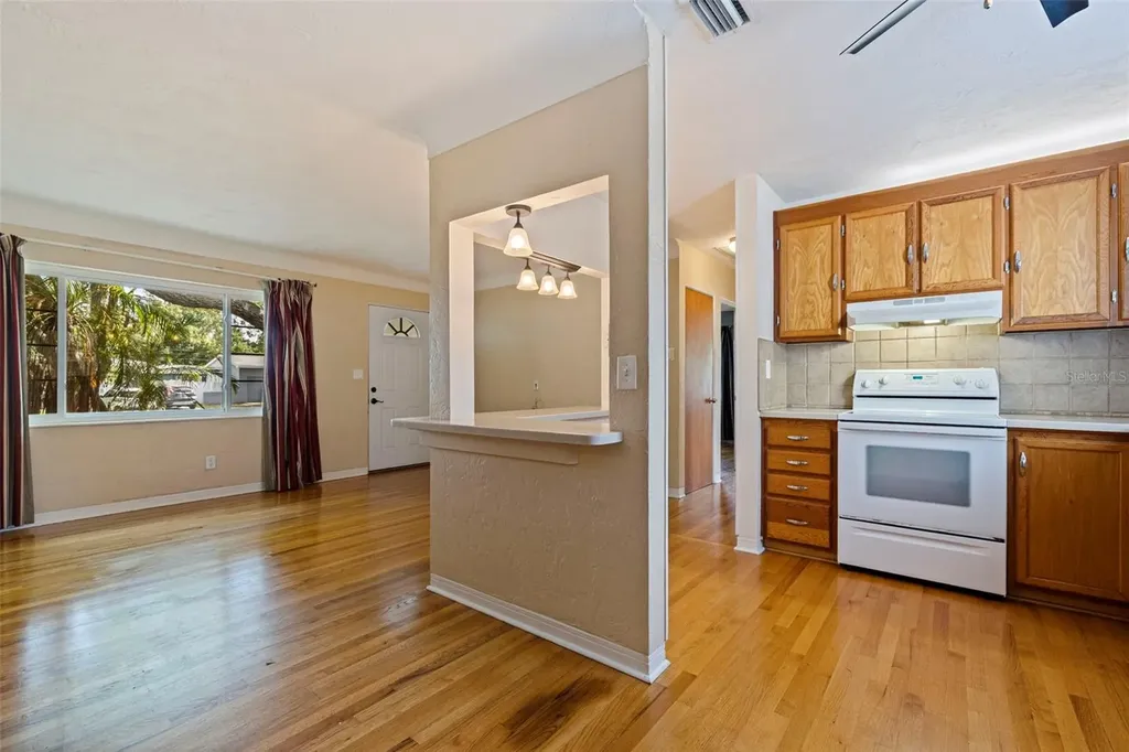 4558 25th Avenue N St Petersburg FL 33713