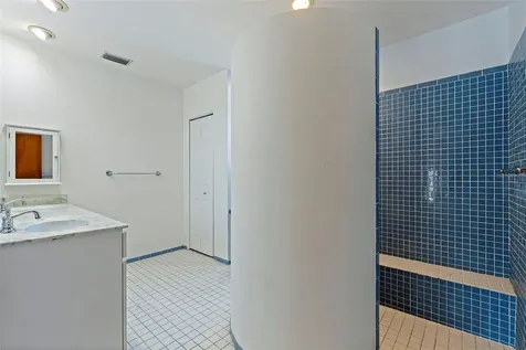 4558 25th Avenue N St Petersburg FL 33713