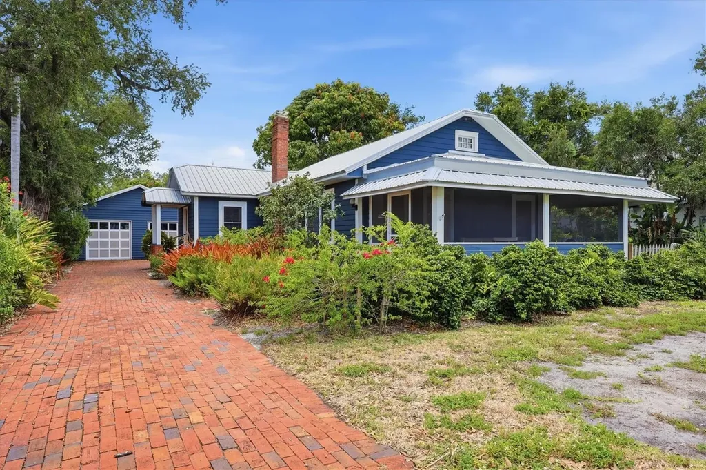 1828 Grove Street Sarasota FL 34239